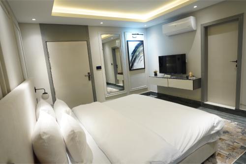 the_khushi_hotel_and_resorts_signature_suite_21