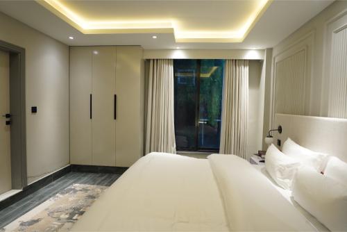 the_khushi_hotel_and_resorts_signature_suite_37