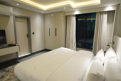 the_khushi_hotel_and_resorts_signature_suite_41