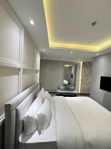 the_khushi_hotel_and_resorts_standard_room_11